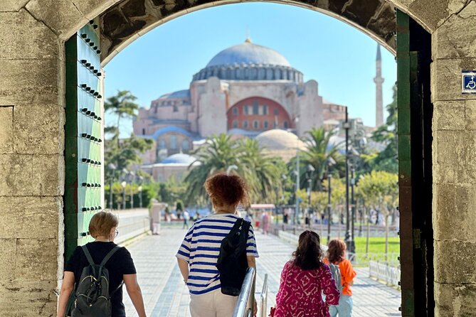 Best of Istanbul: Basilica Cistern - Blue Mosque - Grand Bazaar - Meeting up at Fatih and settling into Sultanahmet