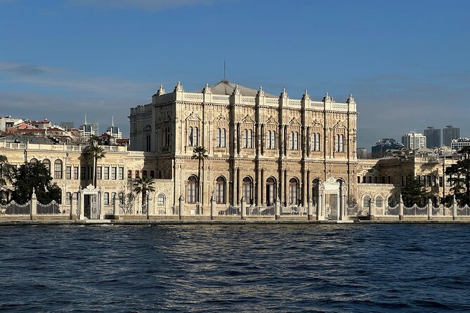 Bosphorus Boat Tour 3 Hour with Asian Side Stop in Istanbul - Dolmabahçe Mosque and Palace: When Ottoman Grandeur Looks Different from the Strait