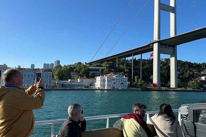 Bosphorus Daytime or Sunset Sightseeing Cruise & Audio Guide - The cruise format: how audio and timing work on the water