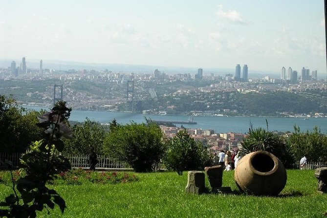 Dolmabahce Palace Tour in Istanbul - Dolmabahçe Palace: the Ottoman-European mix you’ll actually see