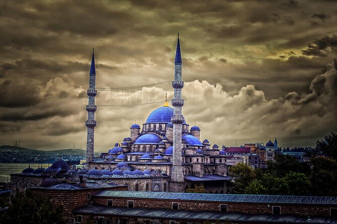Full Day Istanbul Old City Tour With Expert Local Guide - Pickup, meeting point, and the mega-city timing reality