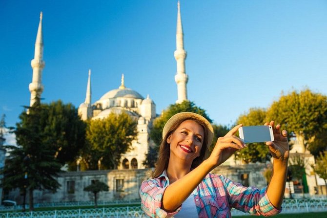 Imperial Istanbul Half-Day Tour: Hagia Sophia and Grand Bazaar - The carpet weaving and shop stop: how to handle it
