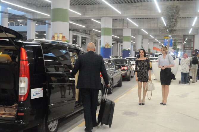 Istanbul Airport Transfer - Round Trip - Inside the car: comfort perks, WiFi, and what’s missing
