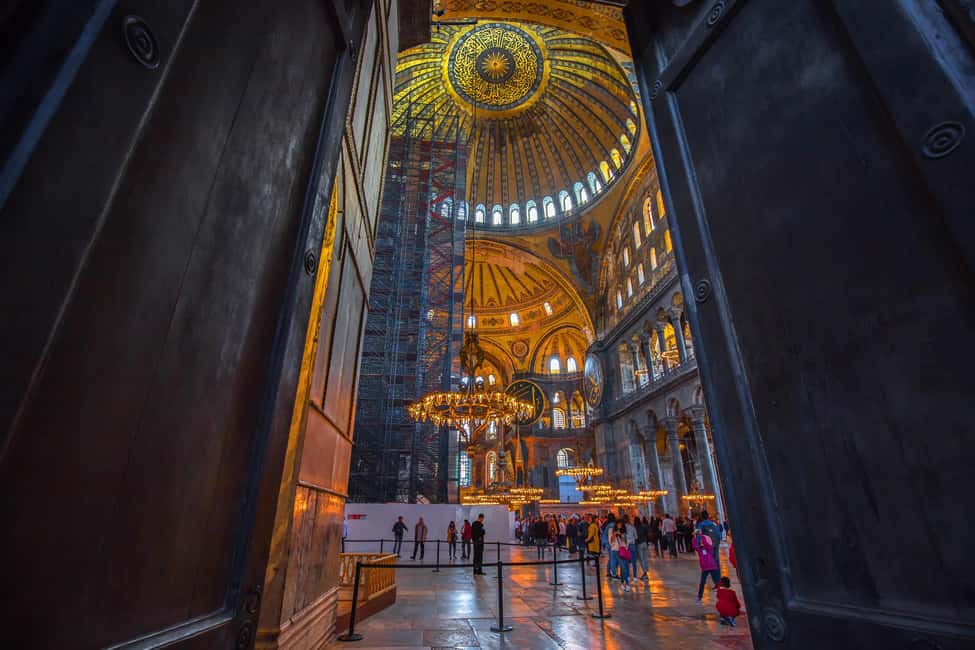 Istanbul: Blue Mosque and Hagia Sophia Tour w/Entry Tickets - Hippodrome and Obelisks: How the Site Explains Power, Not Just Stone