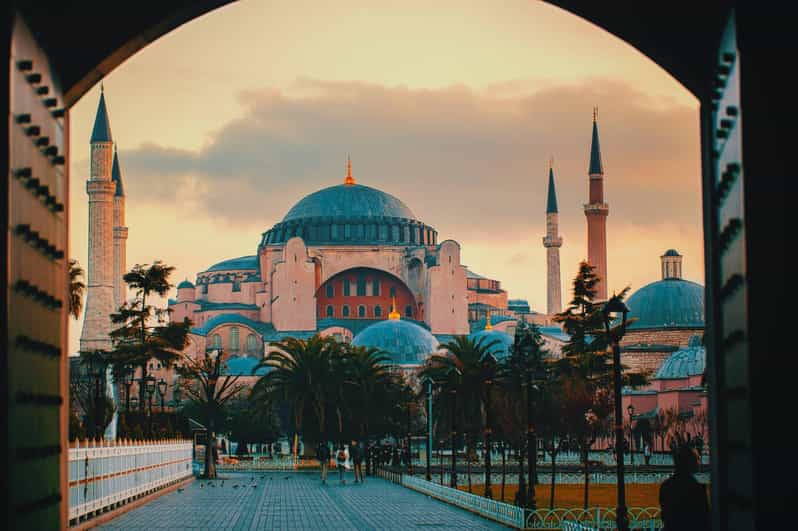 Istanbul: Blue Mosque, Hagia Sophia, & Basilica Cistern Tour - Old City orientation: Million Stone and the Hippodrome