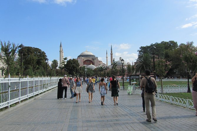 Istanbul: Blue Mosque & Hagia Sophia Small-Group Tour with ticket - Sultanahmet Square start: the fastest way to orient yourself