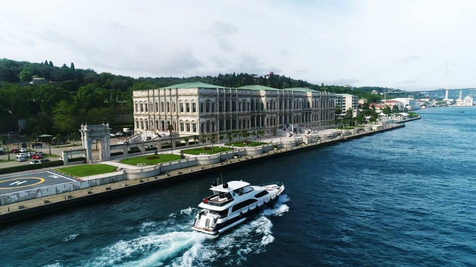 Istanbul: Bosphorus Cruise with Stopover on the Asian Side - Dolmabahçe to the first big coastal landmarks: starting with the city’s western face