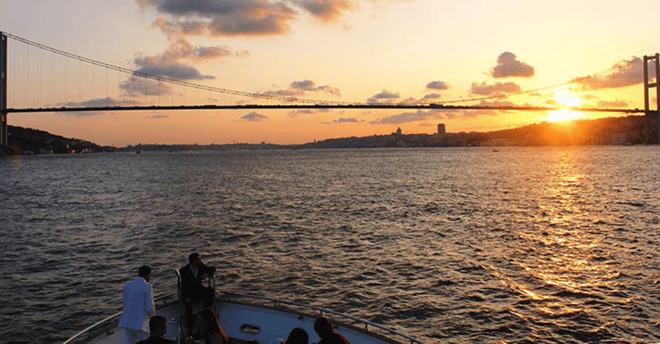 Istanbul: Bosphorus Dinner Cruise with Private Table & Show - The drink plan: unlimited soft drinks, plus alcohol rules you should check