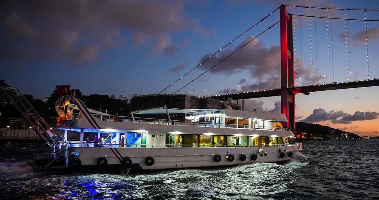 Istanbul: Bosphorus & Golden Horn Cruise Daytime or Sunset - Golden Horn and Bosphorus in two hours: what the ride feels like
