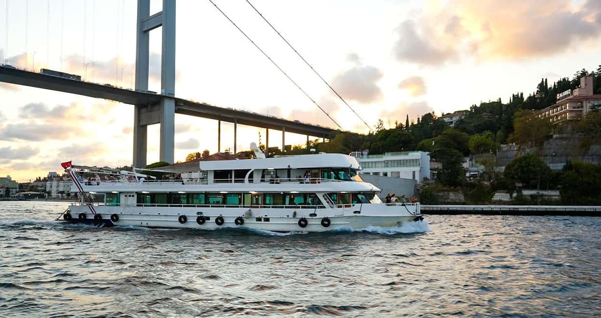 Istanbul: Bosphorus & Golden Horn Cruise Daytime or Sunset - Sultanahmet meeting point and the walk to Haci Salihoglu