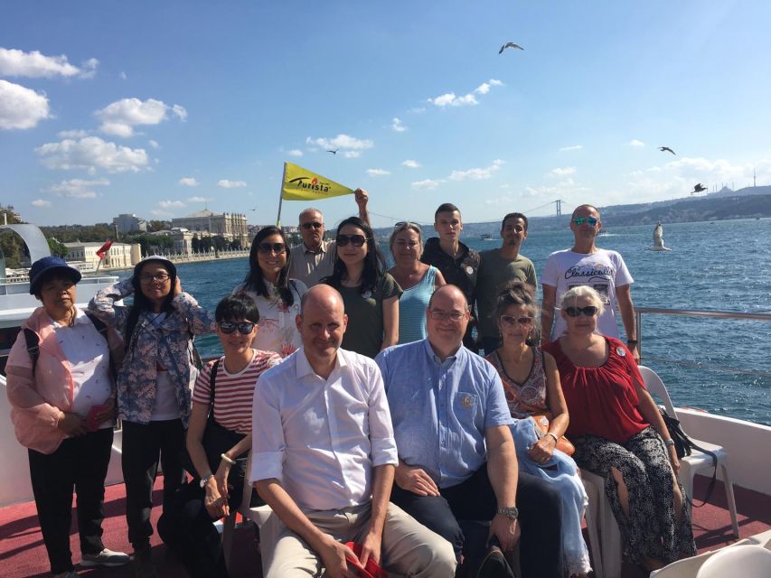 Istanbul: Bosphorus Sightseeing Boat Tour with Guide - Guide commentary in English: what it adds