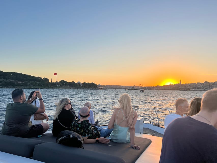 Istanbul: Bosphorus Sunset Cruise on a Luxury Yacht - Üsküdar and Maiden’s Tower: The Moment the Scene Turns to Myth and Mystery