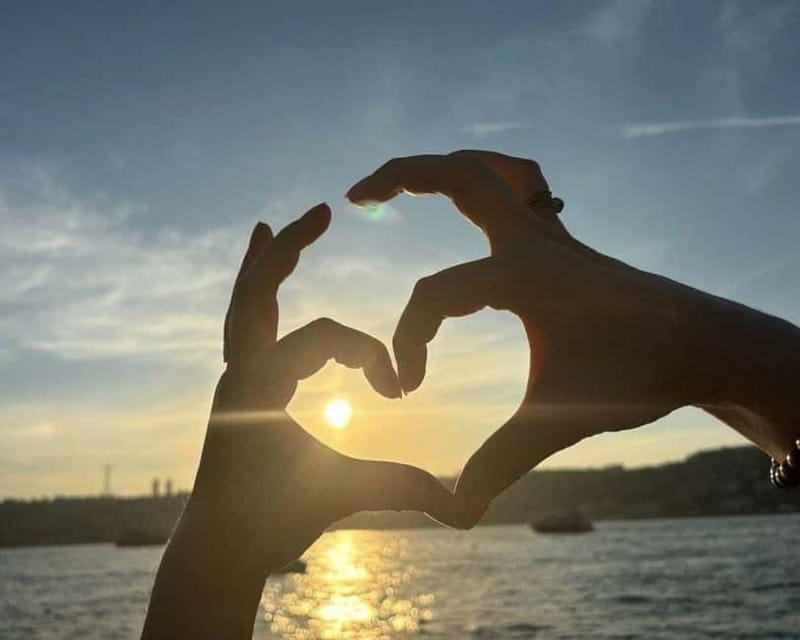 Istanbul: Bosphorus Sunset or Night Yacht Cruise & Transfers - The Sights You’ll See Along the Bosphorus Strait