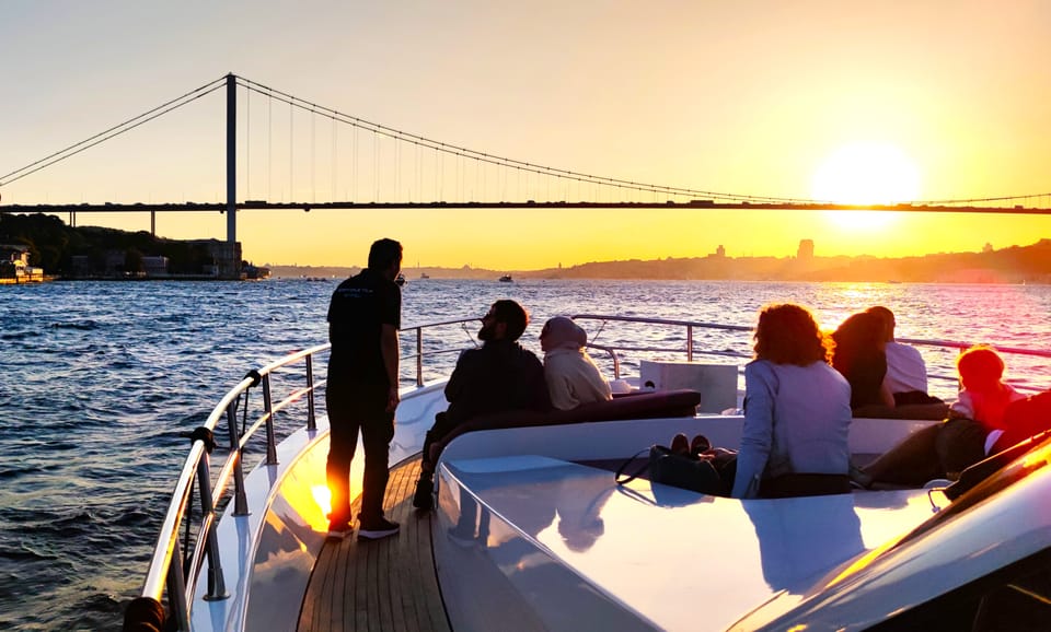 Istanbul: Bosphorus Sunset Yacht Cruise with Live Guide - The 2.5-hour Bosphorus sunset ride: what the timing really does for you