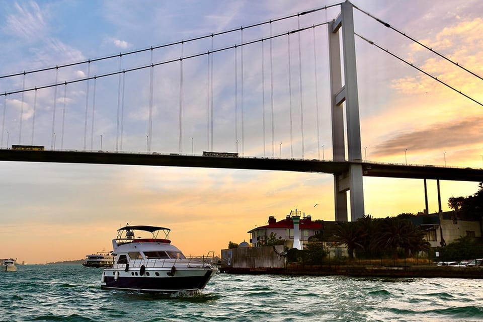 Istanbul: Bosphorus Yacht Cruise at Sunset with Snacks - Timing Matters: Choosing the Best Sunset Slot for Light and City Glow