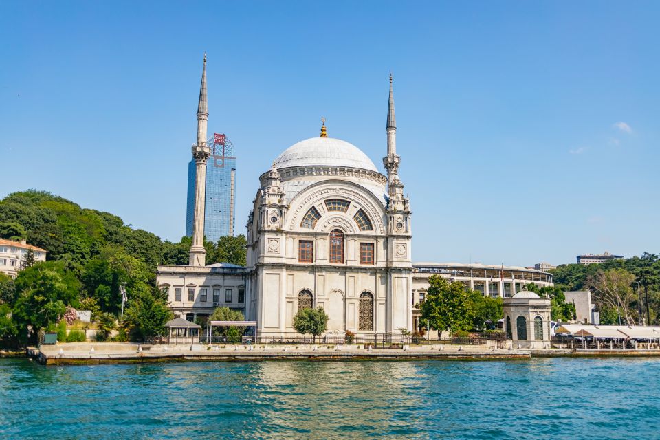 Istanbul: Bosphorus Yacht Cruise with Stopover on Asian Side - The guide experience: stories you can hear clearly without feeling trapped