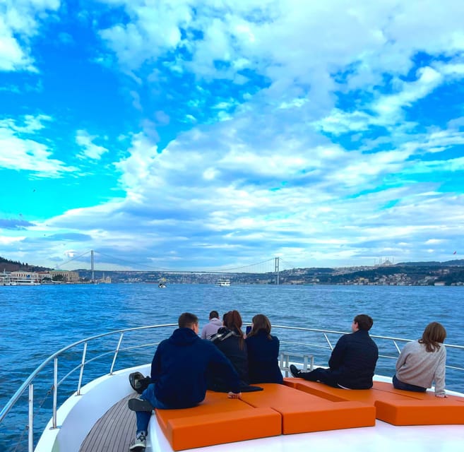 Istanbul: Daytime Bosphorus Yacht Cruise with Fruit & Snacks - What’s actually included: fruit, mini pizzas, and tea on deck