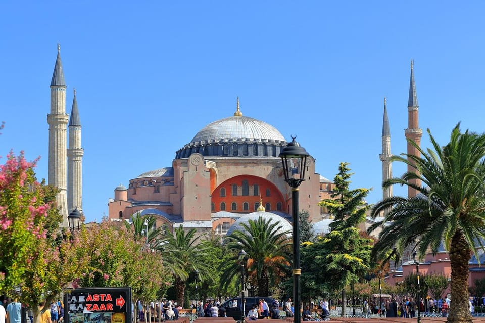 Istanbul: Hagia Sophia & Basilica Cistern Tour with Tickets - The Hippodrome stop: how daily Istanbul life links to these monuments