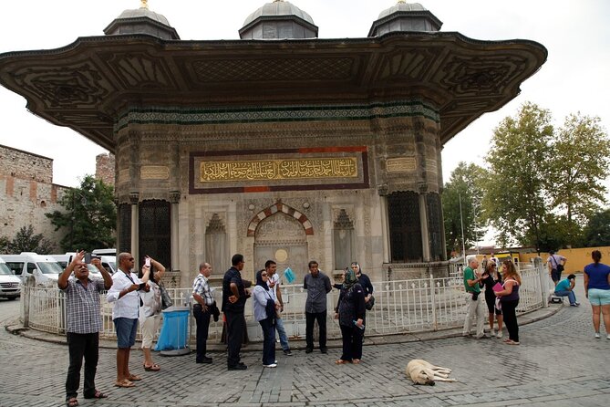 Istanbul: Hagia Sophia & Blue Mosque Guided & Small-Group Tour - A Short Shop Stop Before the Grand Bazaar: Useful, or a Time Tax?