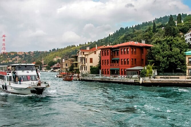 Istanbul Highlights Bosphorus Stops 1 +2 (Europe + Asia) - Morning Drive on the Golden Horn and the Misir Carsisi Spice Market