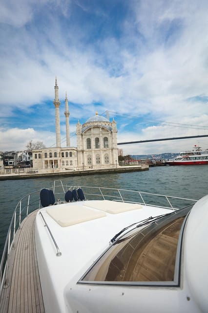 Istanbul: Luxury Yacht Tour at Sunset w Snacks - Small practical tips that make the cruise better