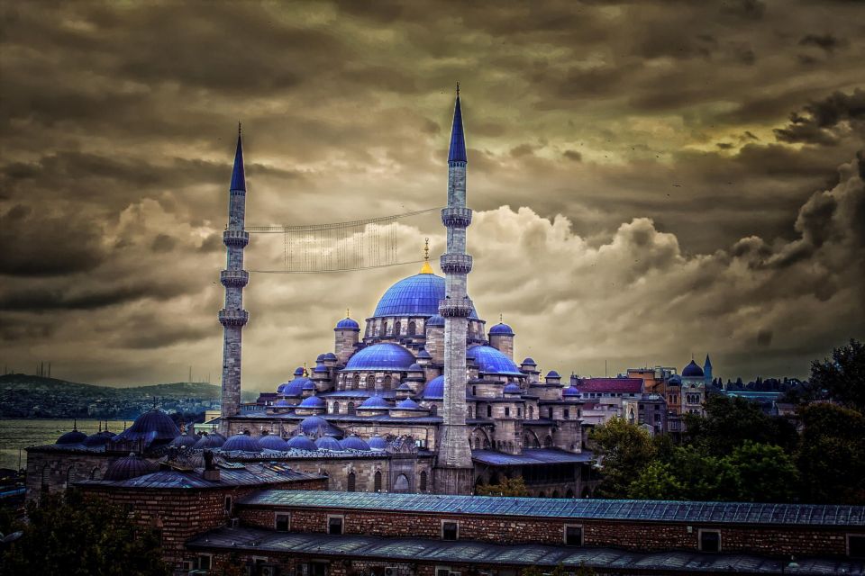 Istanbul: Old City Full-Day Tour with Lunch and Hotel Pickup - Grand Bazaar walking: 4,000 shops, but you still need a plan