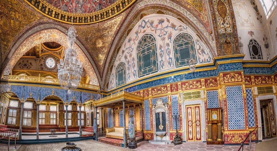 Istanbul: Private Guided Walking Tour - Hippodrome Square and German Fountain: the history that hides in plain sight