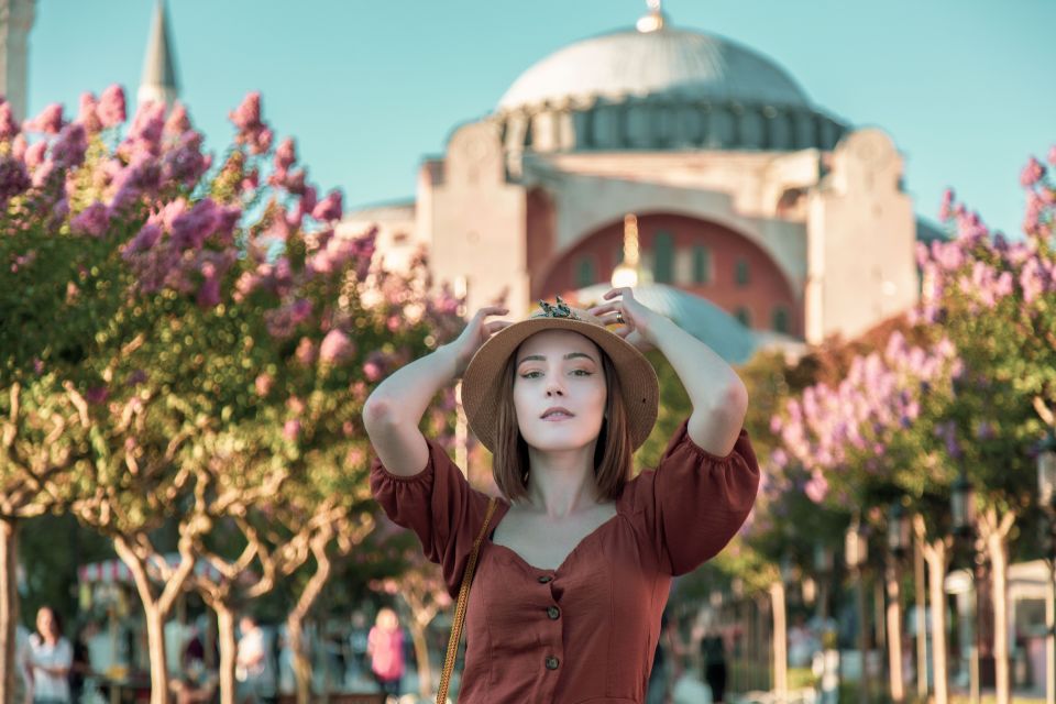 Istanbul: Private photoshoot at Hagia Sophia&Blue Mosque - Starting at Sultan Ahmet Park: quick meet-up, quick direction