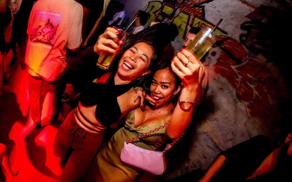 Istanbul: Rooftop Pub Crawl with Party Bus - Who this crawl suits best in Istanbul
