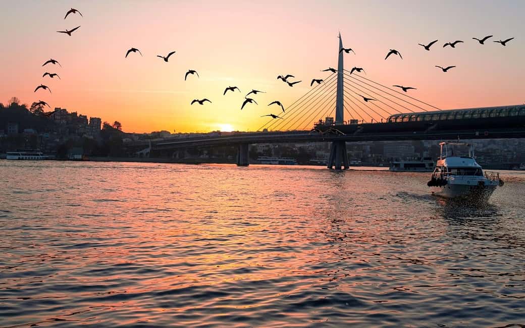 Istanbul: Sunset Bosphorus Yacht Cruise with A break on Asia - Why this 2-hour Bosphorus sunset cruise feels like a smart choice