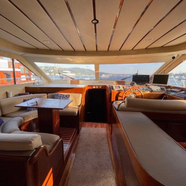 Istanbul: Sunset or Day Small-Group Yacht Cruise with Snacks - Snacks, Tea, Coffee, and That Mini Pizza: Small Details, Big Comfort