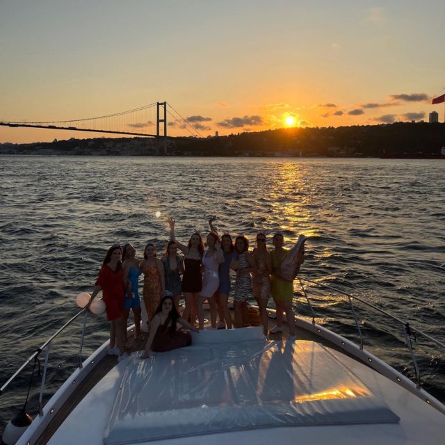 Istanbul: Sunset or Day Small-Group Yacht Cruise with Snacks - Audio Guide App With Headphones: How to Make It Work