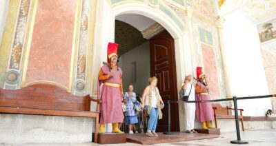 Istanbul: Topkapi and Harem Tour with Skip-the-Line Ticket - Meeting at Chimney Bistro and getting in faster
