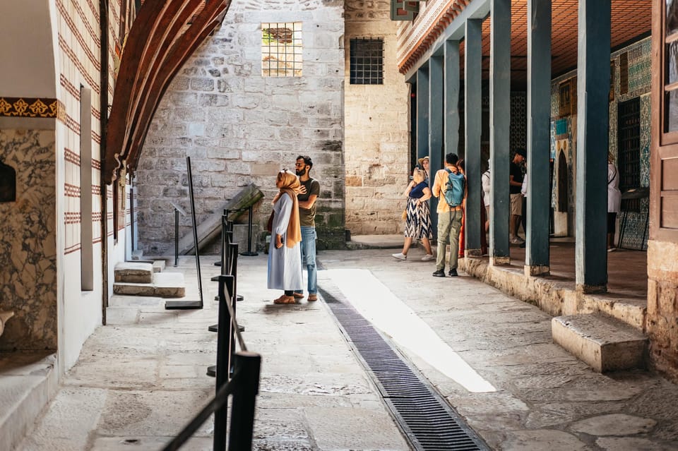 Istanbul: Topkapi Palace and Harem Guided Tour with Ticket - Topkapi Palace in 2 Hours: Highlights That Actually Explain Power