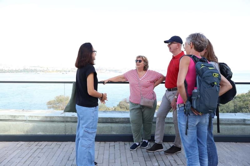 Istanbul: Topkapi Palace and Harem Museum Tour with Ticket - Entering Topkapi Palace: more than courtyards and tiles