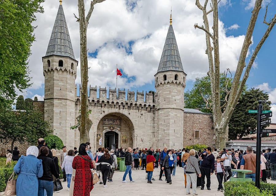 Istanbul: Topkapi Palace and Harem Ticket with Audio Guide - Meeting at Chimney Bistro and the Red City Windows Kiosk