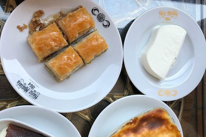 Istanbul Traditional Food Tour with Dinner on Off-Touristy-Path - The 6:00 pm timing that turns food into a night plan