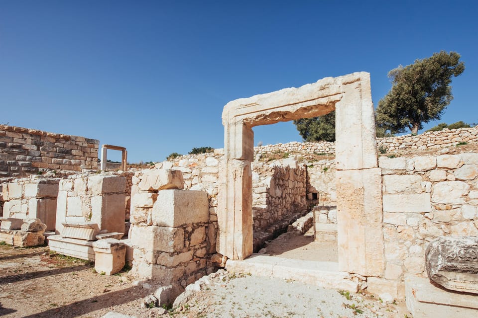 Istanbul: Troy Guided Bus Tour with Ferry Tickets & Lunch - Troy ruins with a guide: what you actually see