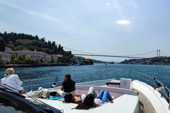 Luxury Bosphorus Yacht Cruise – Stopover in Asian Side - From Dolmabahçe Mosque to the Bosphorus: starting fast, staying easy