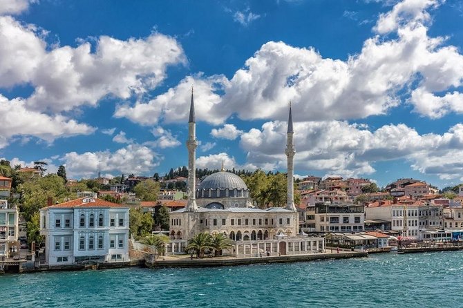 Small-Group Bosphorus Cruise and Istanbul’s Egyptian Bazaar - Eminönü Square: a short history break on land