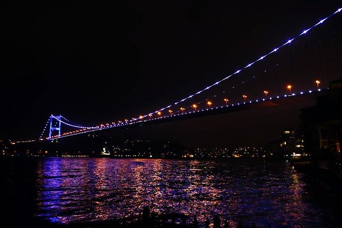 Stage Front Bosphorus Dinner Cruise with Pickup & Drinks included - Photos and photographers: how to handle the promo pressure