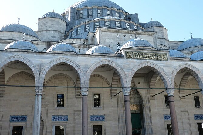 Top Sites Of Istanbul Tour In Small Group - Skipping Ticket Lines - Grand Bazaar Finale: Spices, Side Streets, and Practical Time Limits
